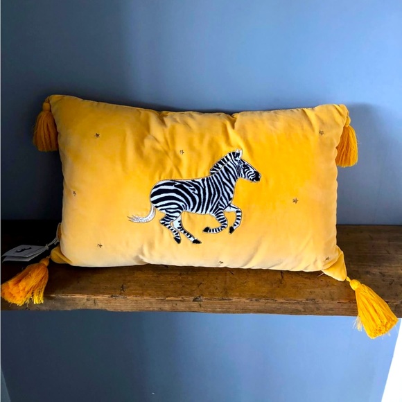 ELIZABETH SCARLETT ZEBRA MUSTARD VELVET CUSHION - Picture 2 of 3